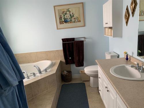 Rural 22040 Range Rd 251B, Cardston, AB - Indoor Photo Showing Bathroom