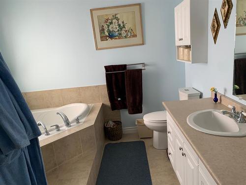 Rural 22040 Range Rd 251B, Cardston, AB - Indoor Photo Showing Bathroom