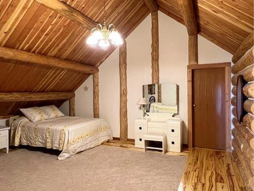 12081 Range Road 270, Cardston, AB - Indoor Photo Showing Bedroom