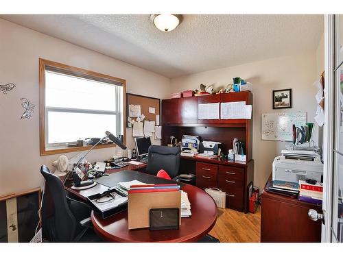318 3 Avenue South, Lomond, AB - Indoor Photo Showing Office