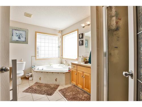 318 3 Avenue South, Lomond, AB - Indoor Photo Showing Bathroom