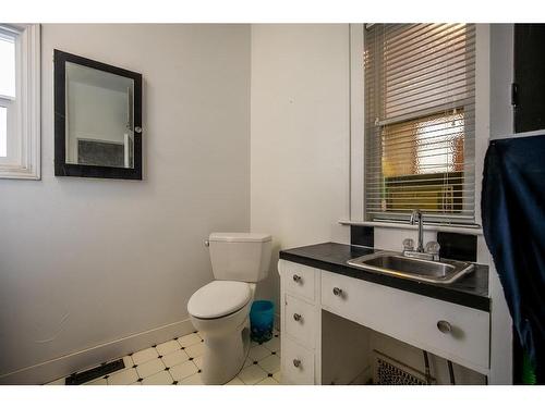 629 5 Street South, Lethbridge, AB - Indoor Photo Showing Bathroom