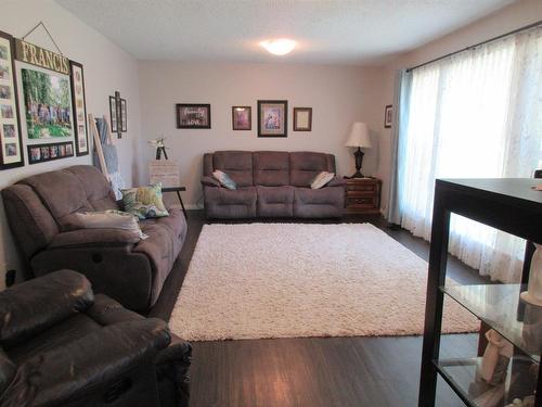 170075 Twp Rd 100, Rural Taber, M.D. Of, AB - Indoor Photo Showing Living Room