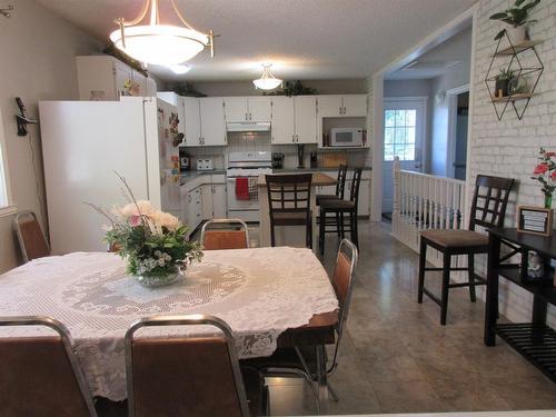 170075 Twp Rd 100, Rural Taber, M.D. Of, AB - Indoor Photo Showing Dining Room