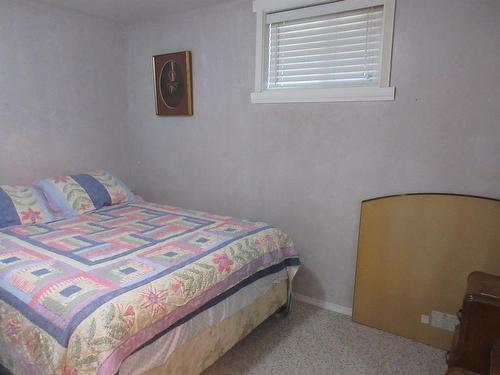 170075 Twp Rd 100, Rural Taber, M.D. Of, AB - Indoor Photo Showing Bedroom