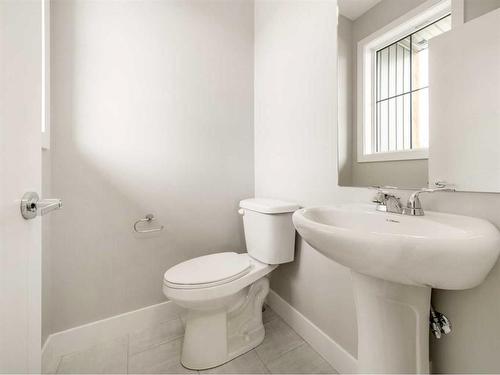 2717 47 Street South, Lethbridge, AB - Indoor Photo Showing Bathroom