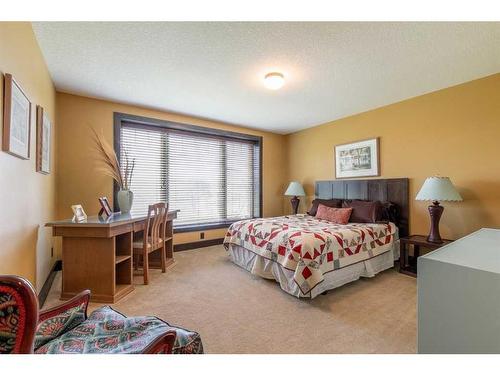 45002 Range Rd 281, Rural Cardston County, AB - Indoor Photo Showing Bedroom