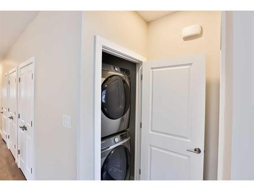 3-14 Riverford Close West, Lethbridge, AB - Indoor Photo Showing Laundry Room