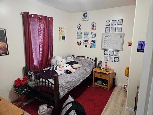 101 9 Street North, Vauxhall, AB - Indoor Photo Showing Bedroom