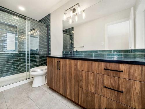 61 Goldenrod Place West, Lethbridge, AB - Indoor Photo Showing Bathroom