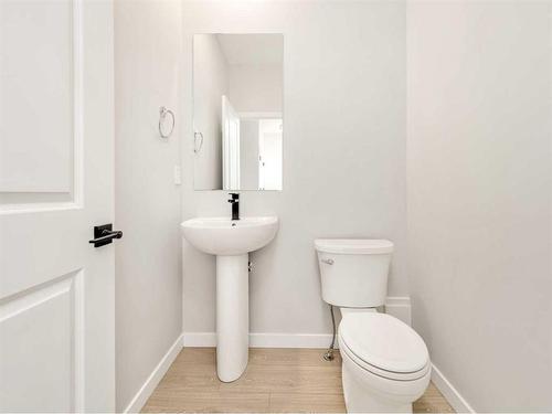 26 Goldenrod Place West, Lethbridge, AB - Indoor Photo Showing Bathroom
