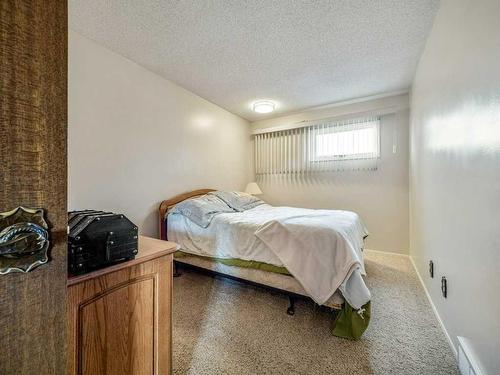 3721 Oak Drive South, Lethbridge, AB - Indoor Photo Showing Bedroom