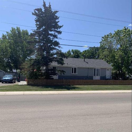 5123 56 Street, Taber, AB - Outdoor