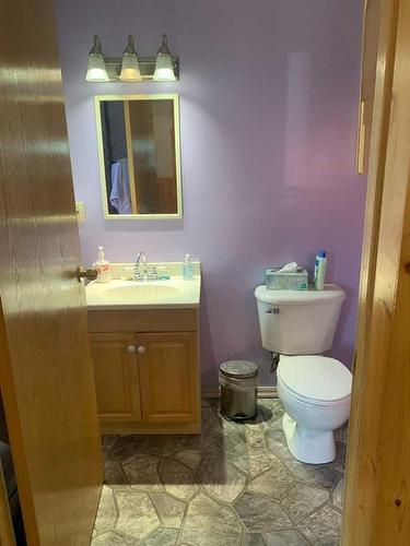 5123 56 Street, Taber, AB - Indoor Photo Showing Bathroom