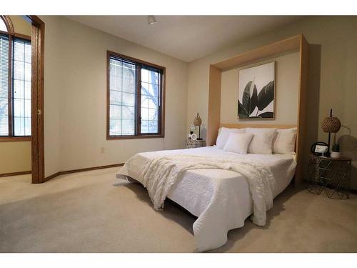 936 13 Street South, Lethbridge, AB - Indoor Photo Showing Bedroom