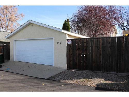 936 13 Street South, Lethbridge, AB - Outdoor With Exterior