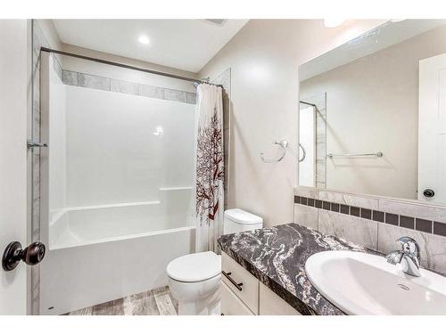 1104 7 Street West, Barnwell, AB - Indoor Photo Showing Bathroom