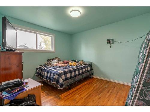 230 4 Street East, Cardston, AB - Indoor Photo Showing Bedroom