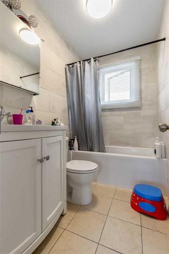230 4 Street East, Cardston, AB - Indoor Photo Showing Bathroom