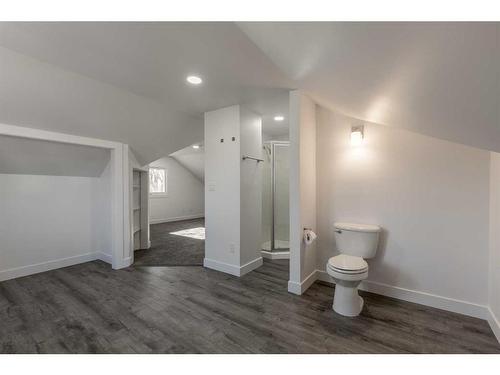 232 3 Avenue E, Bow Island, AB - Indoor Photo Showing Bathroom