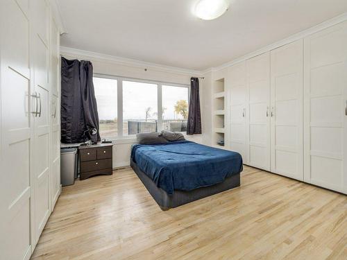 13498 Range Road 164, Vauxhall, AB - Indoor Photo Showing Bedroom