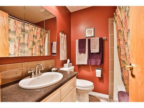 661 21 Street, Fort Macleod, AB - Indoor Photo Showing Bathroom