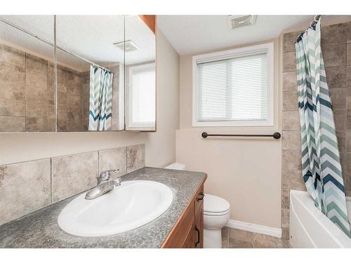 244 Mayor Magrath Drive North, Lethbridge, AB - Indoor Photo Showing Bathroom