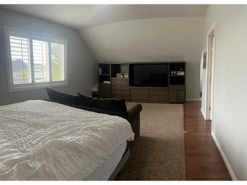 560 7A Avenue West, Cardston, AB - Indoor Photo Showing Bedroom