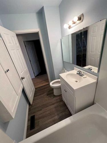 45 7 Avenue West, Cardston, AB - Indoor Photo Showing Bathroom