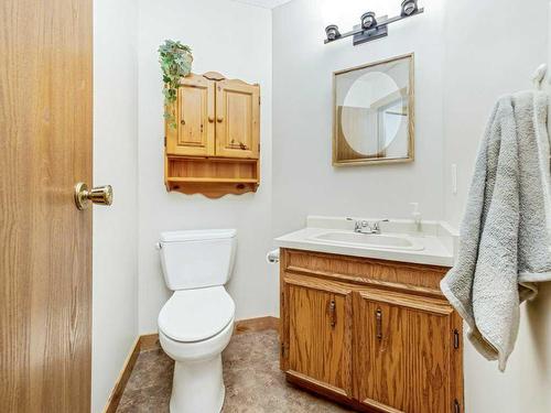 735 Blairmore Street, Pincher Creek, AB - Indoor Photo Showing Bathroom