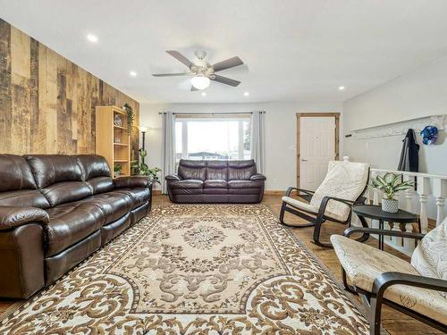 735 Blairmore Street, Pincher Creek, AB - Indoor Photo Showing Living Room