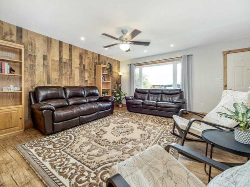 735 Blairmore Street, Pincher Creek, AB - Indoor Photo Showing Living Room