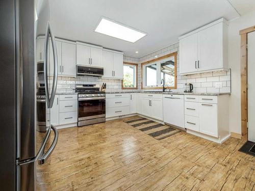 735 Blairmore Street, Pincher Creek, AB - Indoor Photo Showing Kitchen With Upgraded Kitchen