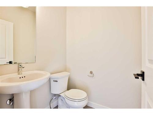 1-18 Riverford Close West, Lethbridge, AB - Indoor Photo Showing Bathroom