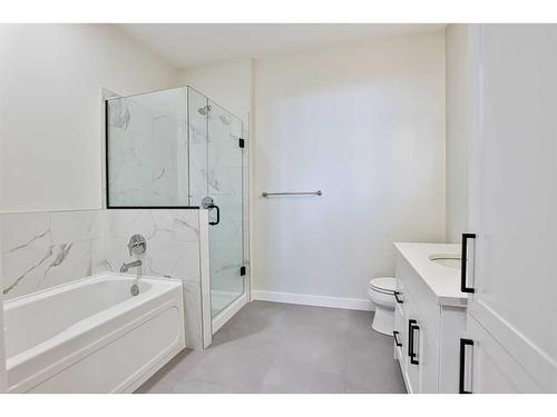 1-18 Riverford Close West, Lethbridge, AB - Indoor Photo Showing Bathroom