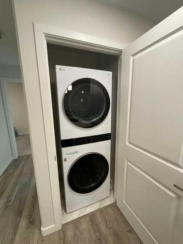 975 40 Avenue North, Lethbridge, AB - Indoor Photo Showing Laundry Room