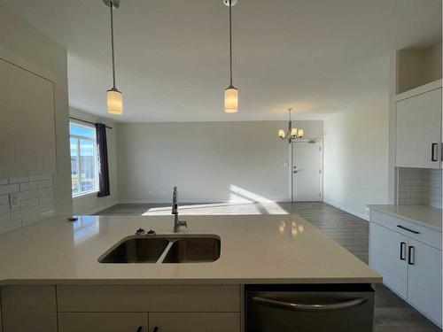 975 40 Avenue North, Lethbridge, AB - Indoor Photo Showing Kitchen With Double Sink