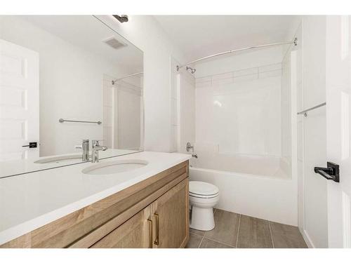 4338 28 Avenue South, Lethbridge, AB - Indoor Photo Showing Bathroom