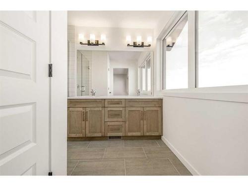 4338 28 Avenue South, Lethbridge, AB - Indoor Photo Showing Bathroom