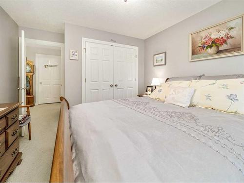 295 Canyon Boulevard West, Lethbridge, AB - Indoor Photo Showing Bedroom