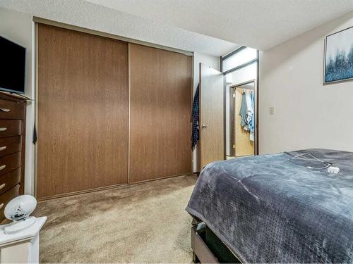 1715 1 Avenue North, Lethbridge, AB - Indoor Photo Showing Bedroom