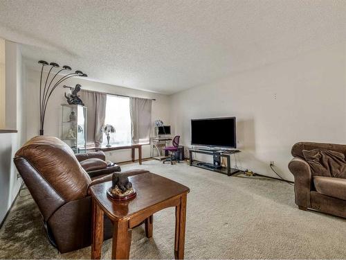 1715 1 Avenue North, Lethbridge, AB - Indoor Photo Showing Living Room