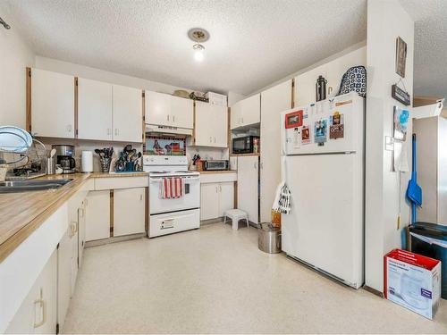 1715 1 Avenue North, Lethbridge, AB - Indoor Photo Showing Kitchen With Double Sink