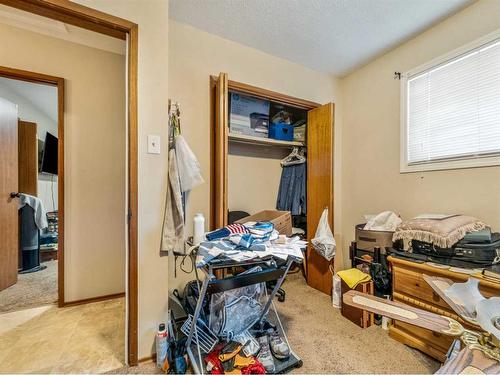 118 18 Street North, Lethbridge, AB - Indoor Photo Showing Other Room