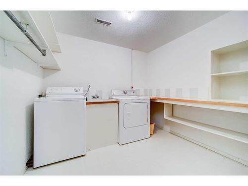 230 Mcmaster Boulevard West, Lethbridge, AB - Indoor Photo Showing Laundry Room