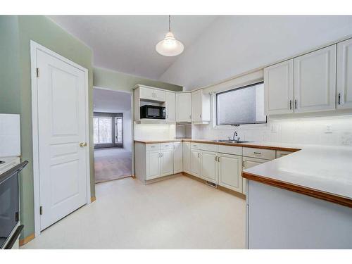 230 Mcmaster Boulevard West, Lethbridge, AB - Indoor Photo Showing Kitchen With Double Sink