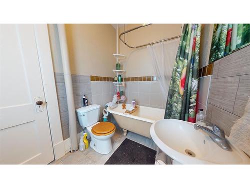 152061 Range Rd 232, Rural Vulcan County, AB - Indoor Photo Showing Bathroom