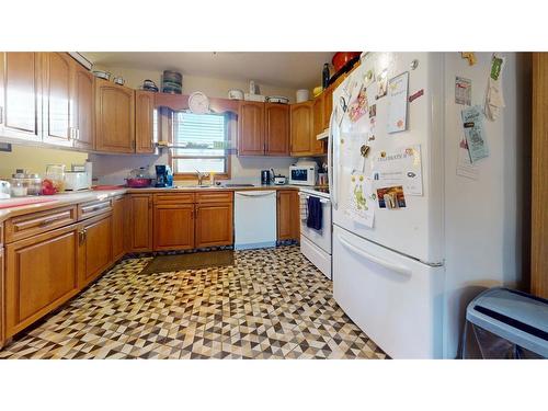 1902 6 Avenue North, Lethbridge, AB - Indoor Photo Showing Kitchen With Double Sink