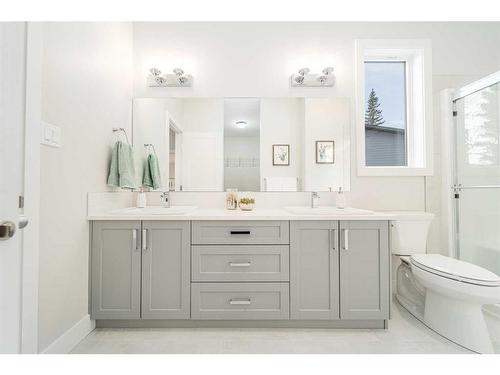 1 Kananaskis Drive, Coleman, AB - Indoor Photo Showing Bathroom