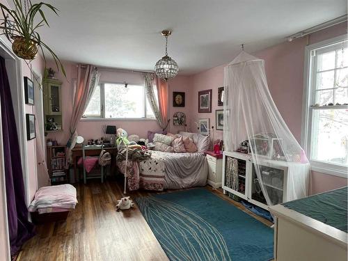 309 4 Avenue, Warner, AB - Indoor Photo Showing Bedroom